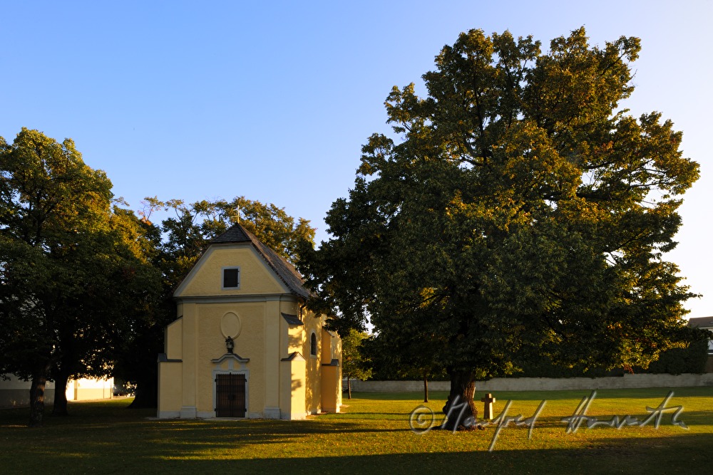 Johannes-Nepomuk-Kapelle und Sühnekreuz
