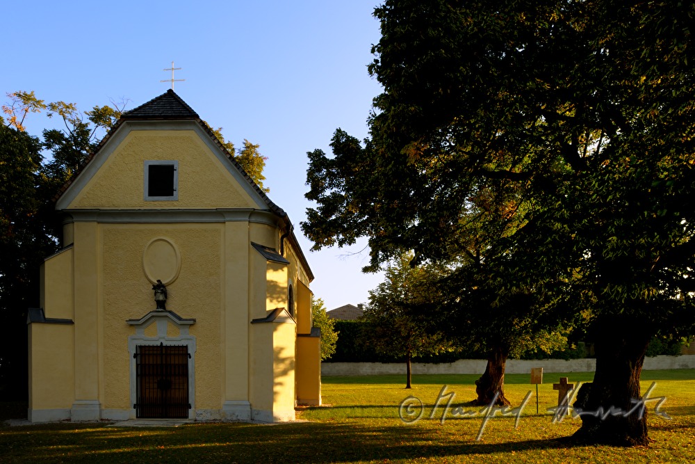 Johannes-Nepomuk-Kapelle und Sühnekreuz