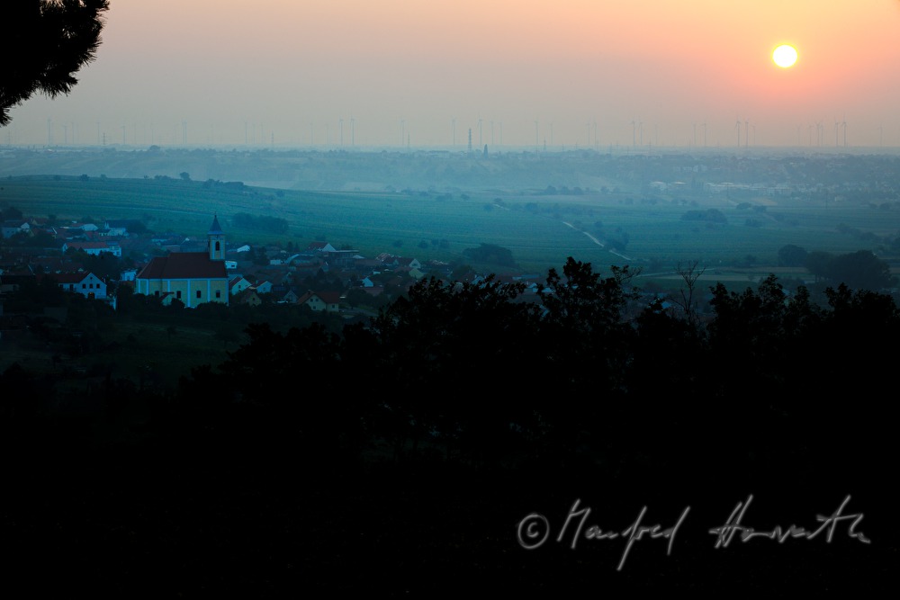 Blick vom Leithagebirge auf den Hackelsberg