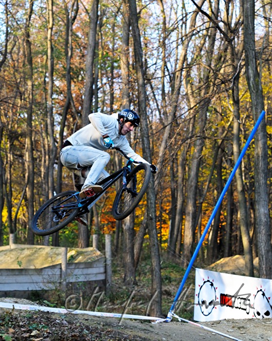 Sprung beim Mountainbike-Rennen