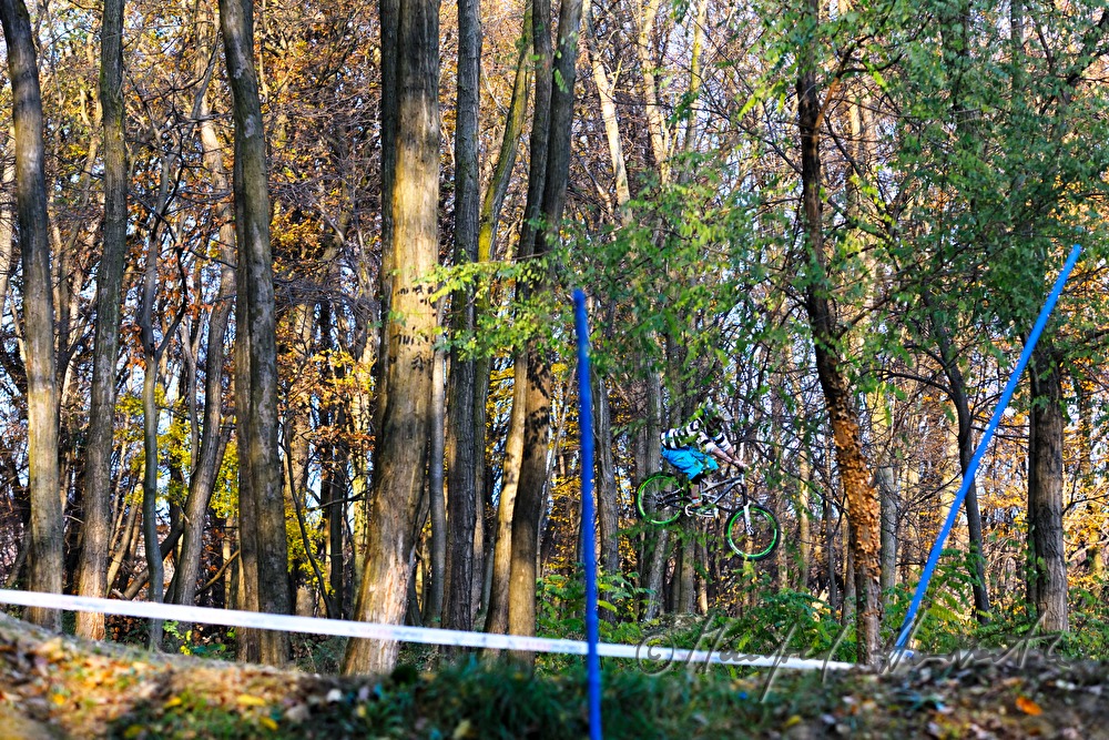 Sprung beim Mountainbike-Rennen