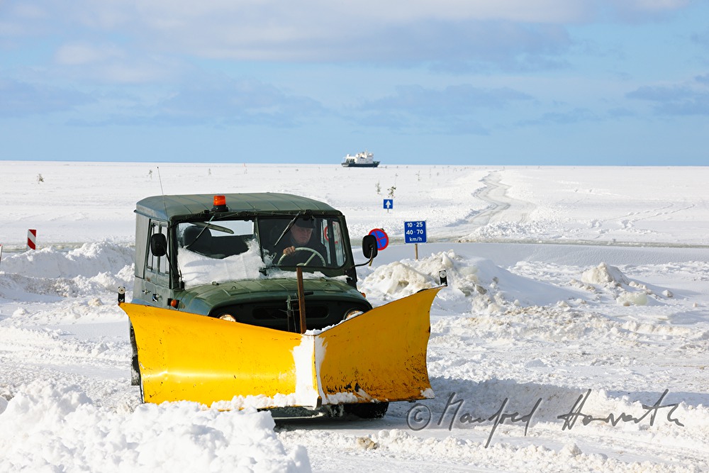 Schneepflug auf der Eisstrasse Haapsalu - Rannarootsi