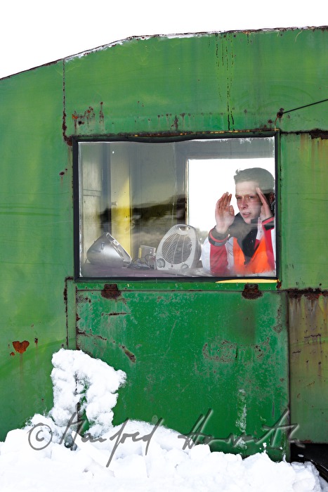 Strassenposten in seinem Container