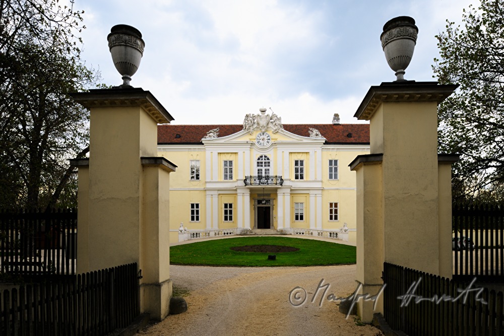 Hauptfassade von Schloss Liechtenstein