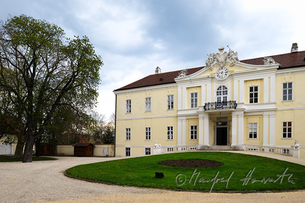Hauptfassade von Schloss Liechtenstein