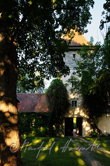 Uhrturm über dem Haupteingang