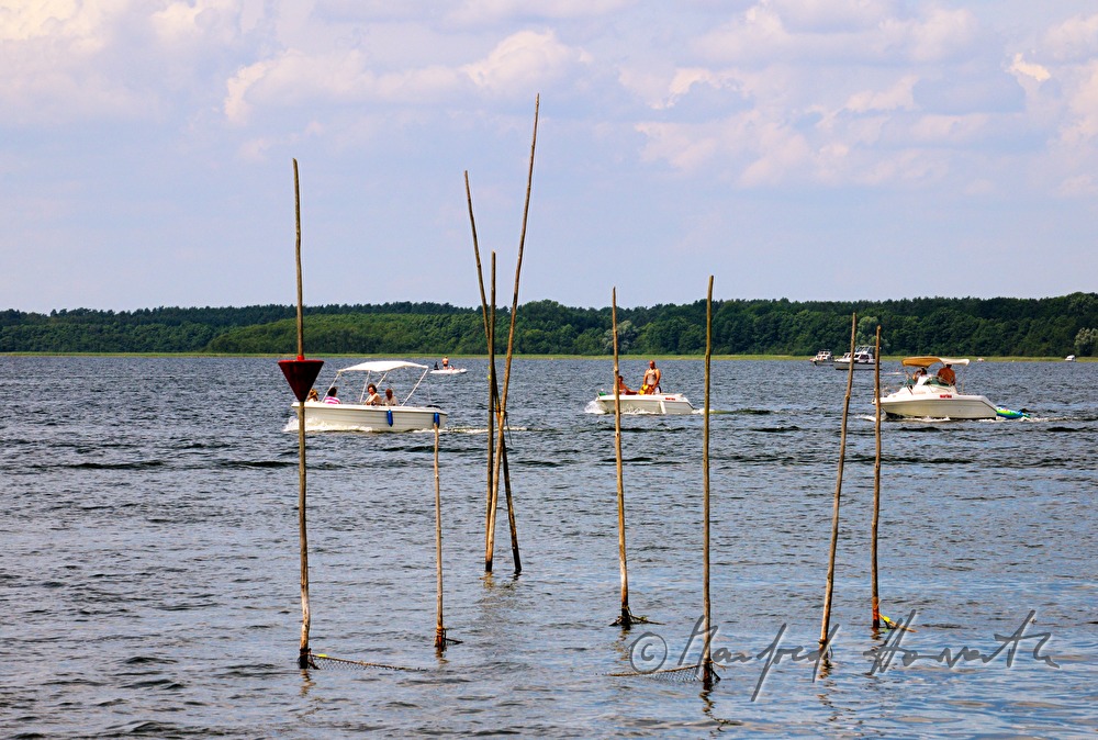 Markierung für Fischernetze in der Binnenmüritz