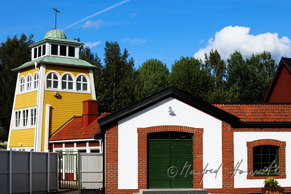 Scheune und Aussichsturm beim Eingang
