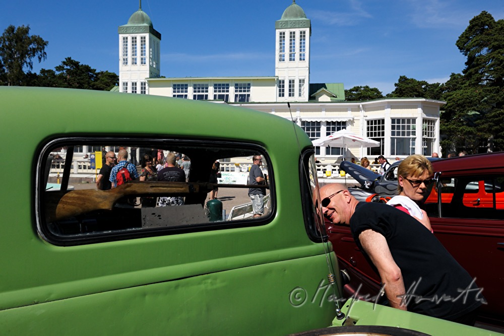 Gewehr in einem 1950er Jahre Pickup Ford F-1