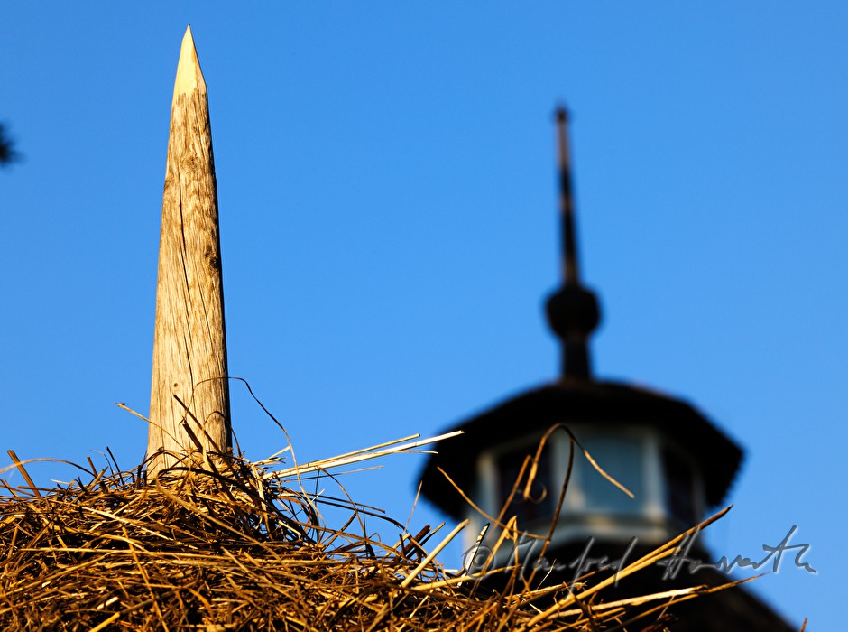 Kirche Kirkkoniemen kellotapuli und Heumandel