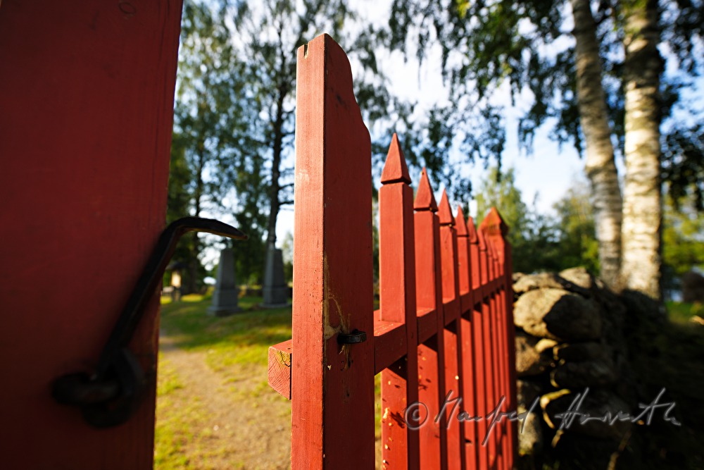 Zaun bei der Kirche Kirkkoniemen kellotapuli
