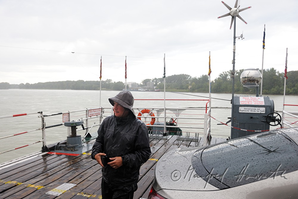 Matrose kassiert die Maut