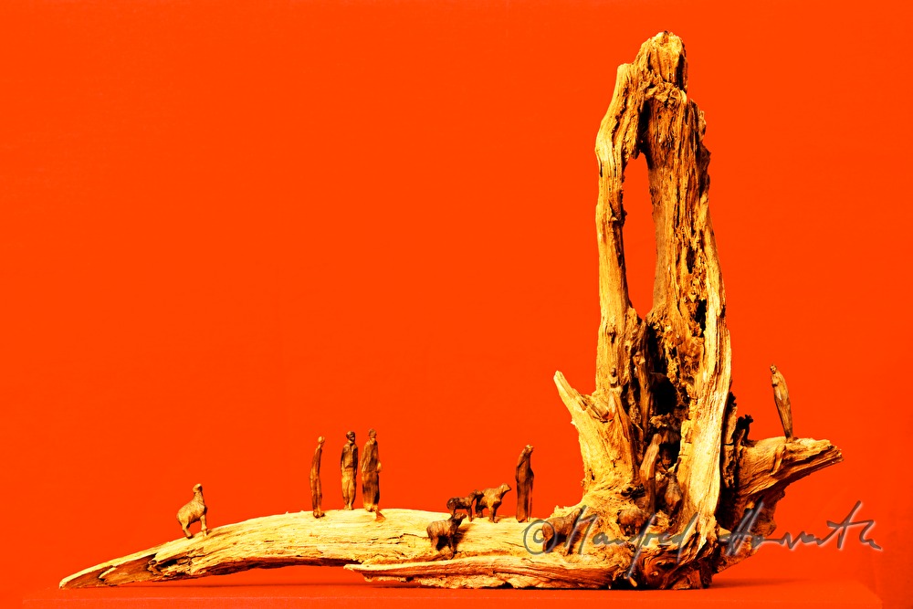Künstlerkrippe auf einer Wurzel (2006)