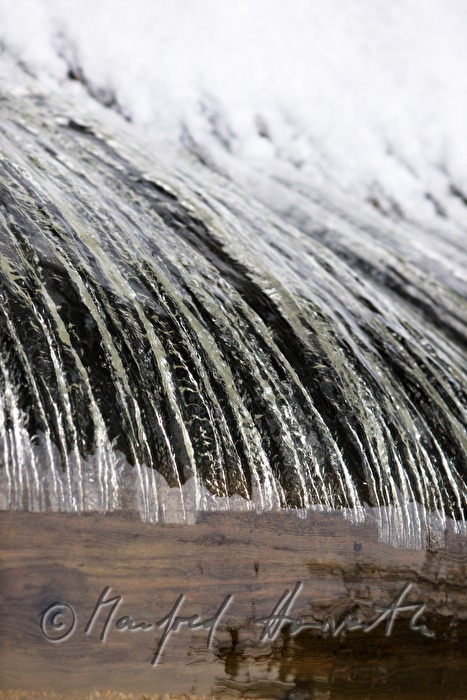 Wasserfall und Wehr bei alter Mühle