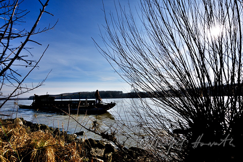 Tschaike (historische Donau-Zille) auf der Donau