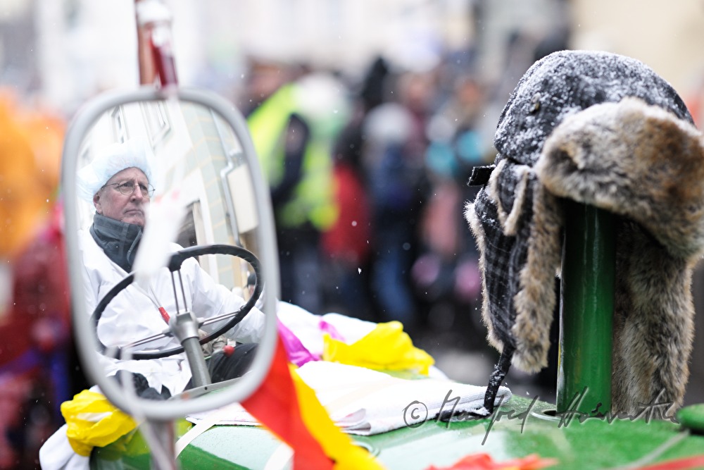 Traktorfahrer  beim Faschingsumzug