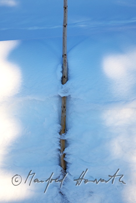 Schneestange für die Markierung der Strassengrenze