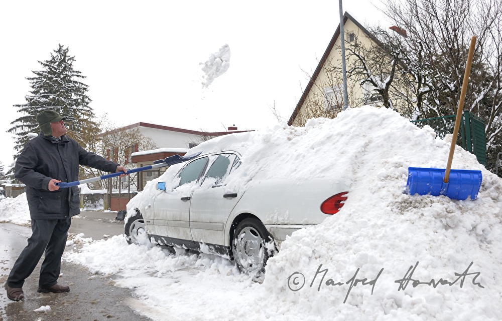 Schneeschaufeln der Burgstallgasse