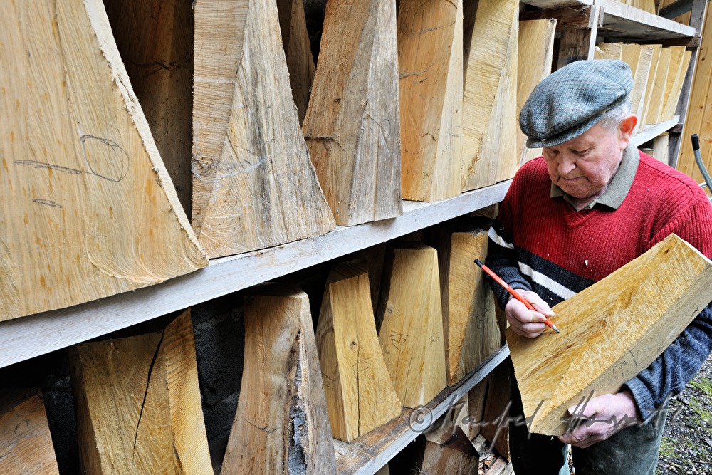 Holzlagerplatz des Bootsbauers Anton Witti (Birnenholz)