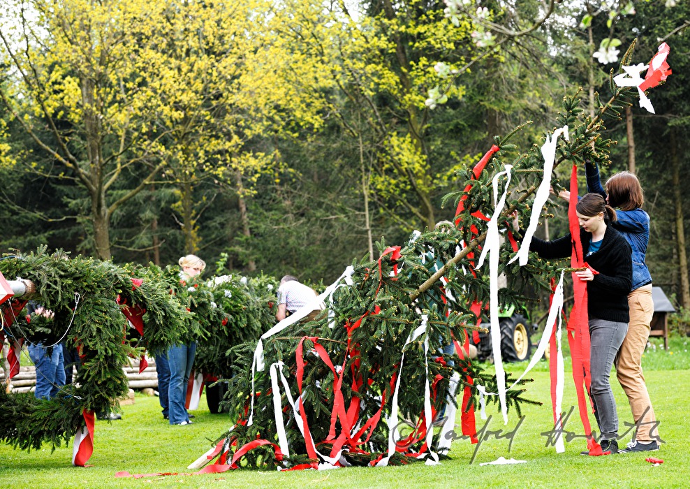 Maibaumschmücken am 1. Mai