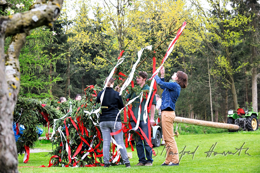 Maibaumschmücken am 1. Mai