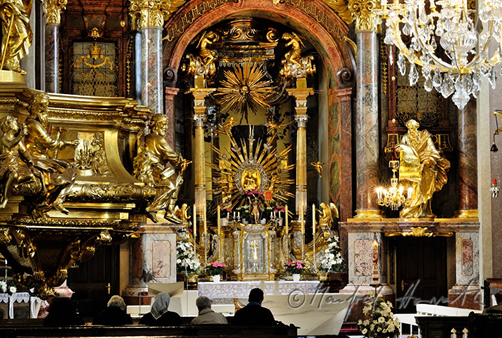 Gnadenaltar mit dem Gnadenbild der geschnitzten Pietá