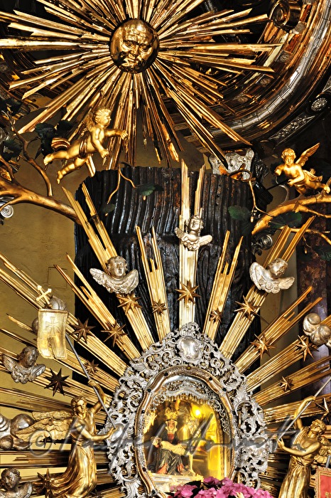Gnadenaltar mit dem Gnadenbild der geschnitzten Pietá