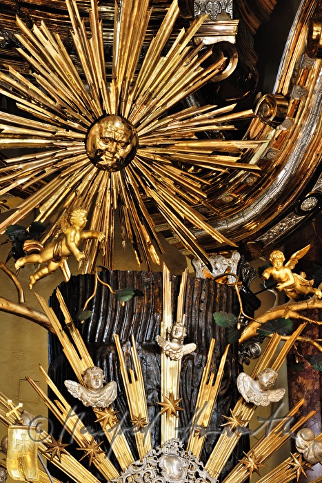 Gnadenaltar mit dem Gnadenbild der geschnitzten Pietá