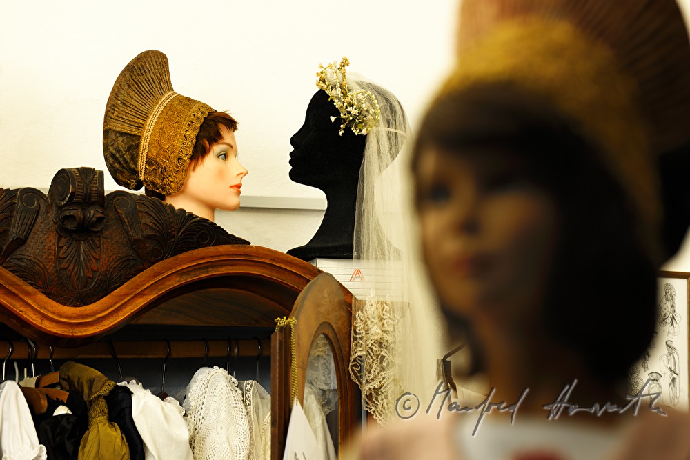 Ausstellung von Wachauer Tracht und Goldhauben