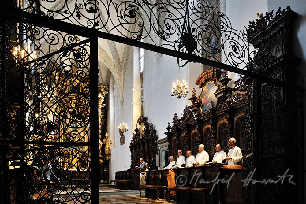 Mittagsgebet der Prämonstratenser Chorherren in der Stiftskirche