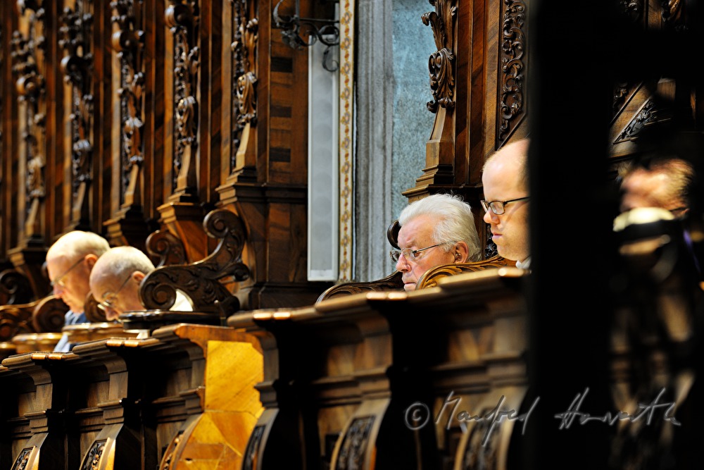 Mittagsgebet der Prämonstratenser Chorherren in der Stiftskirche