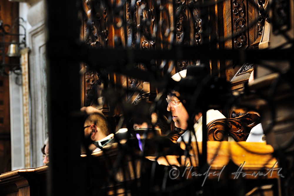 Mittagsgebet der Prämonstratenser Chorherren in der Stiftskirche