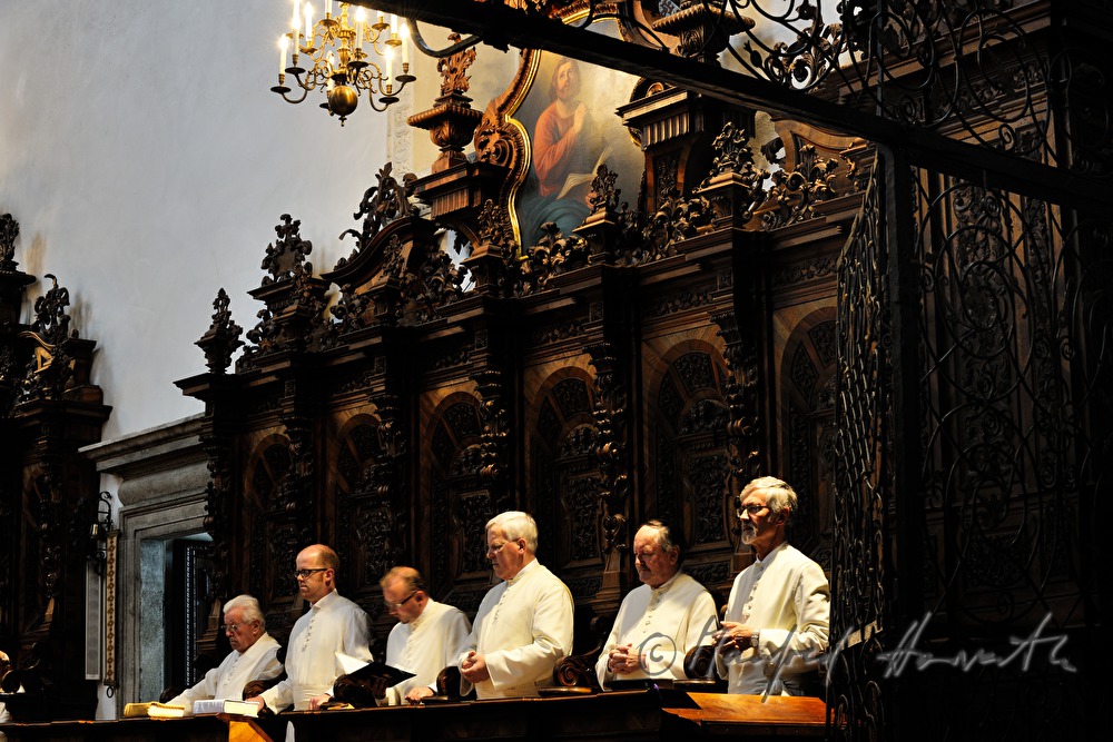 Mittagsgebet der Prämonstratenser Chorherren in der Stiftskirche