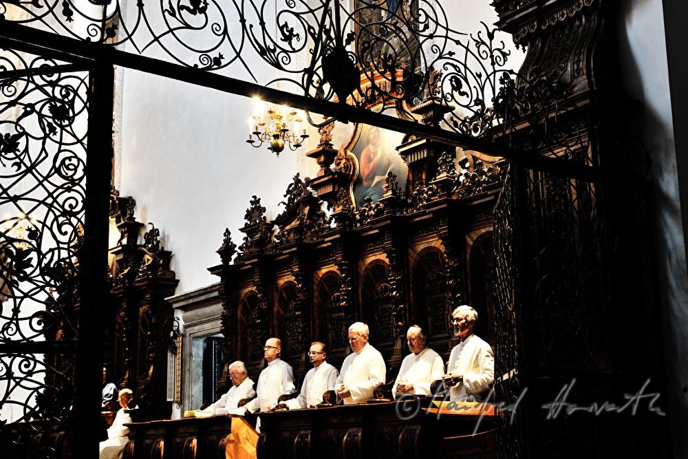 Mittagsgebet der Prämonstratenser Chorherren in der Stiftskirche