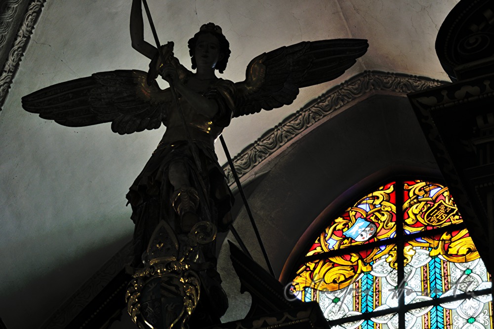 Glasfenster aus Putzenglas und Engel