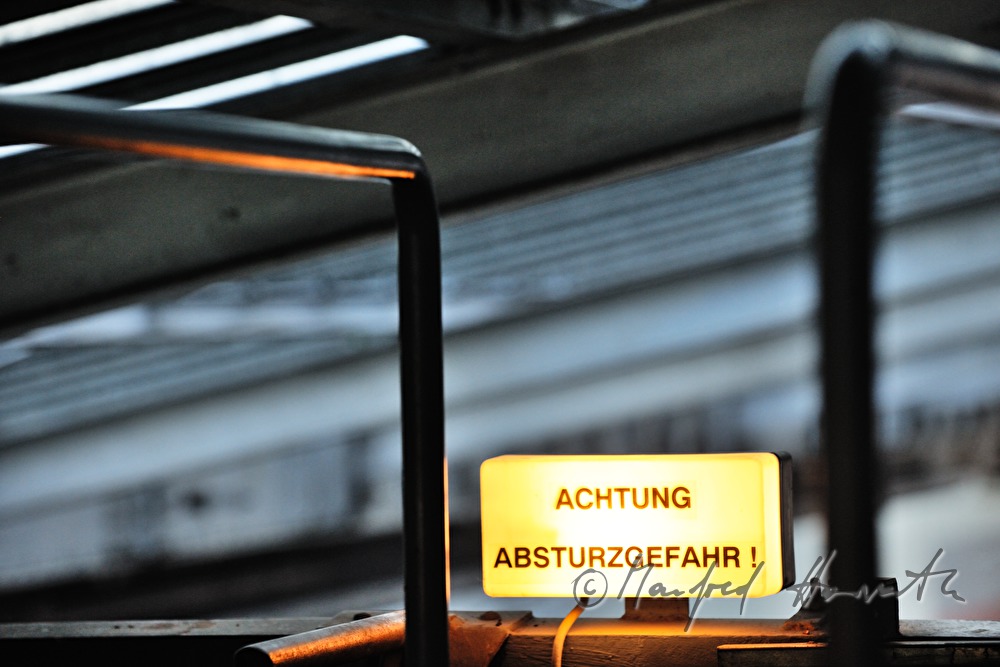 Schild beim aufmachbaren Dach des Theaters