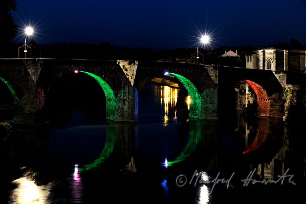 Cité von Carcassonne mit mittelalterlichen Brücke