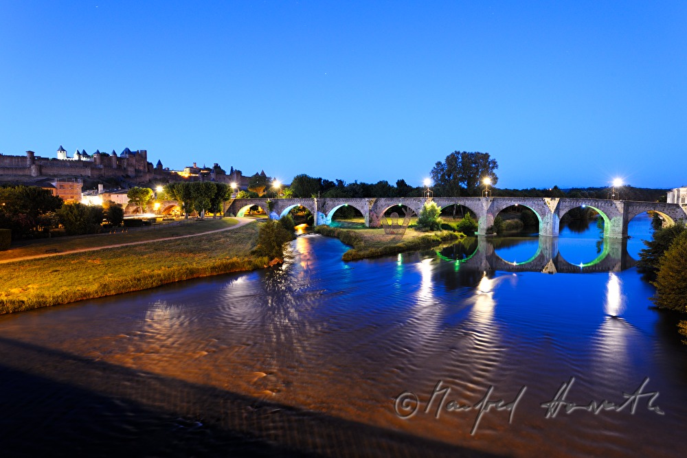 Cité von Carcassonne mit mittelalterlichen Brücke