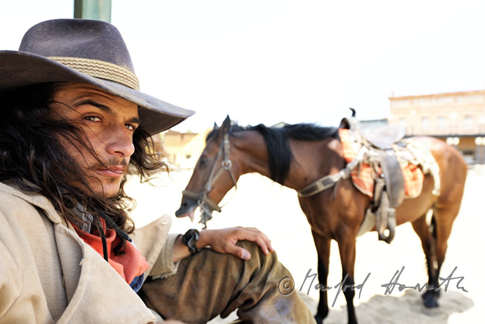 Western-Darsteller mit Pferd