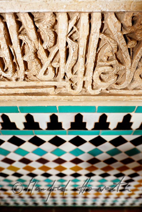 Arabesken und Mosaik im Mexuar-Trakt (Verwaltungstrakt)