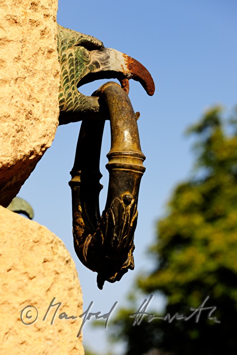 Fassadenornament: Adler mit Bronzering