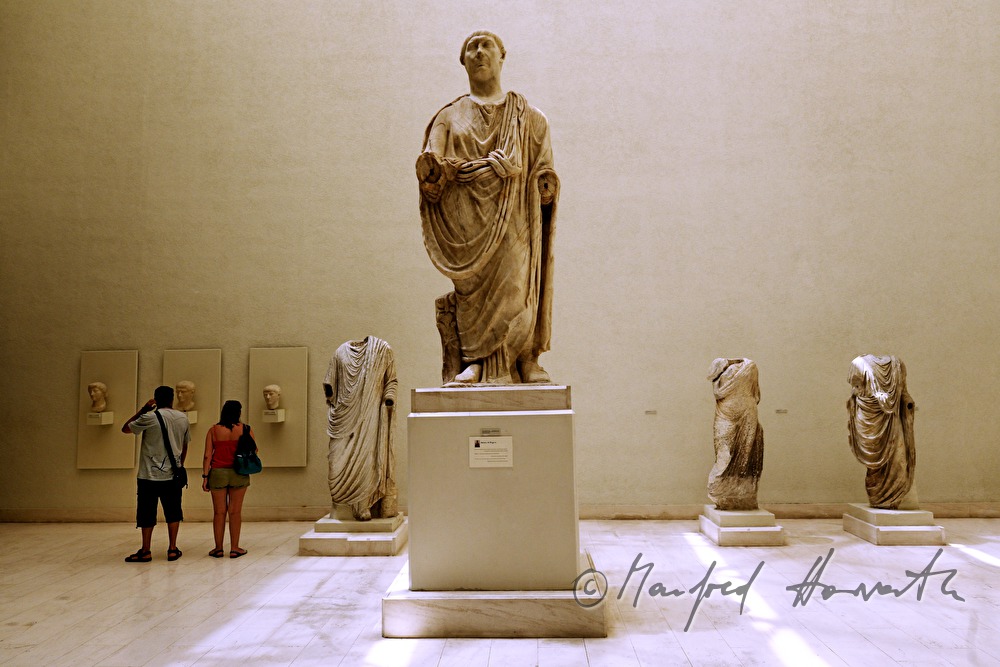 Saal mit römischen Statuen