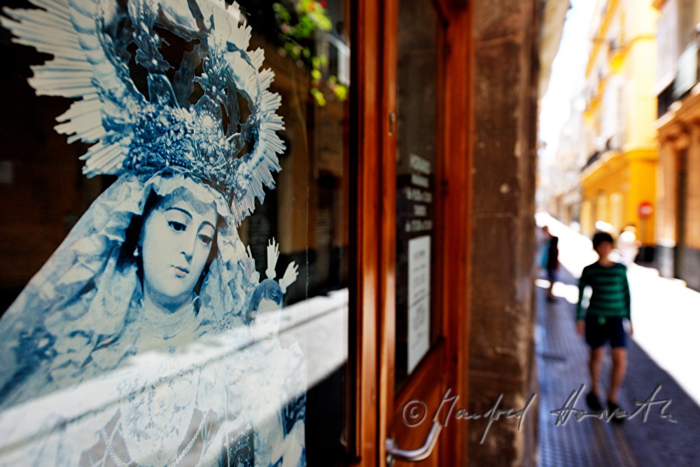 Schaufenster eines Devotionalien-Shops bei der Basilika