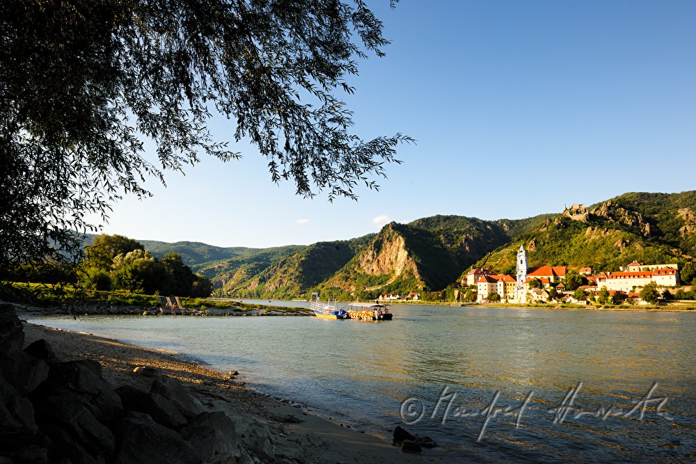 Blick vom rechten Donauufer