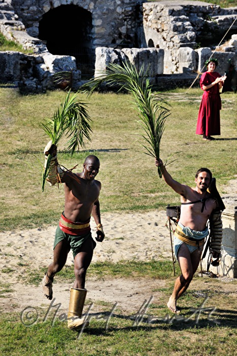 Gladiatorenkampf im Amphitheater (Triumphlauf)