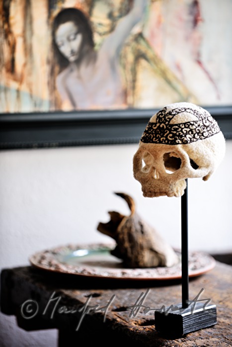 Totenkopf aus Filz aus dem Atelier 
