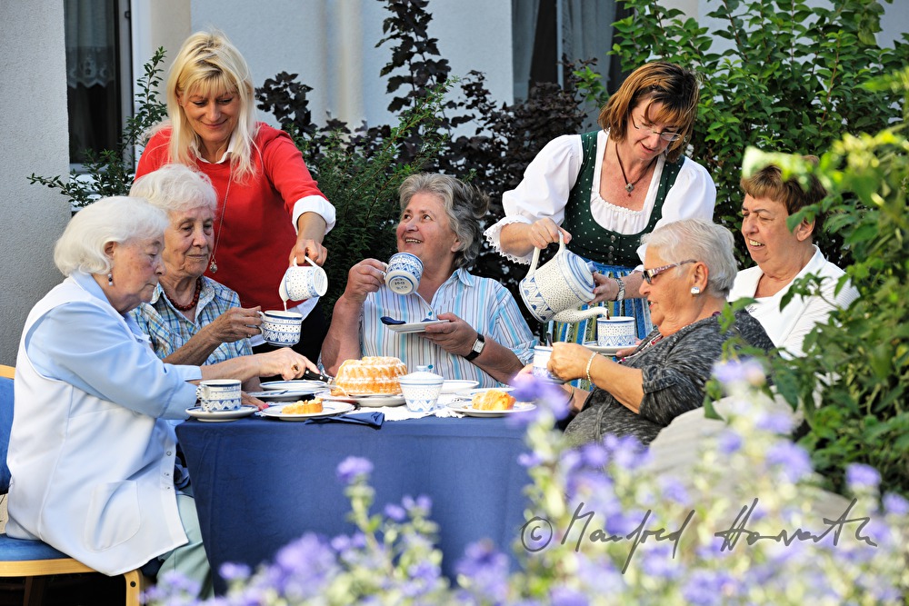 Kaffekränzchen im Altenwohnheim 