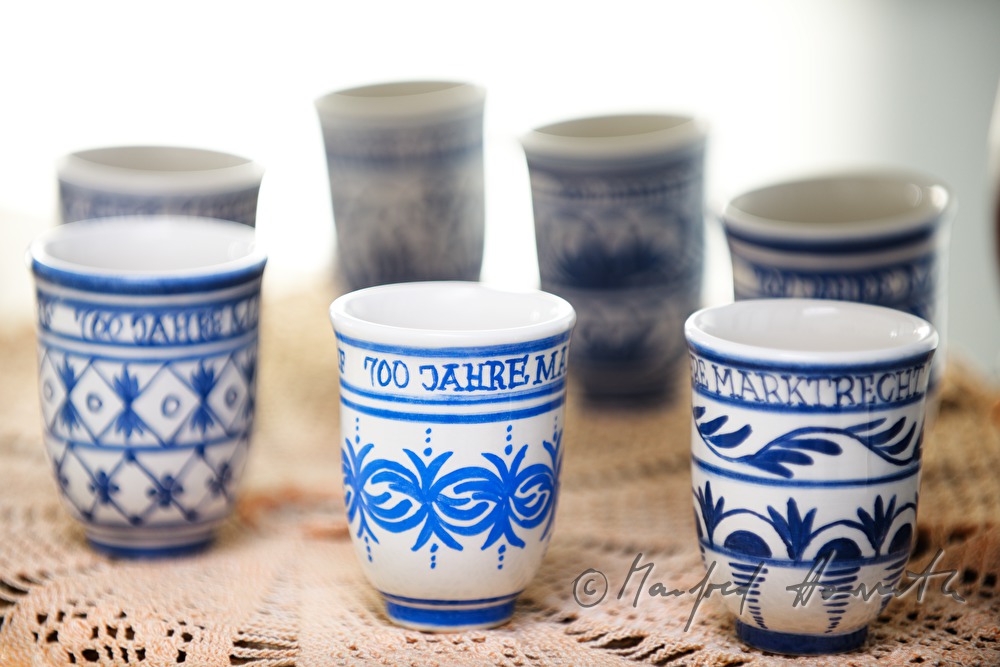 Becher bei Keramikausstellung (Leobersdorfer Blaumalerei)
