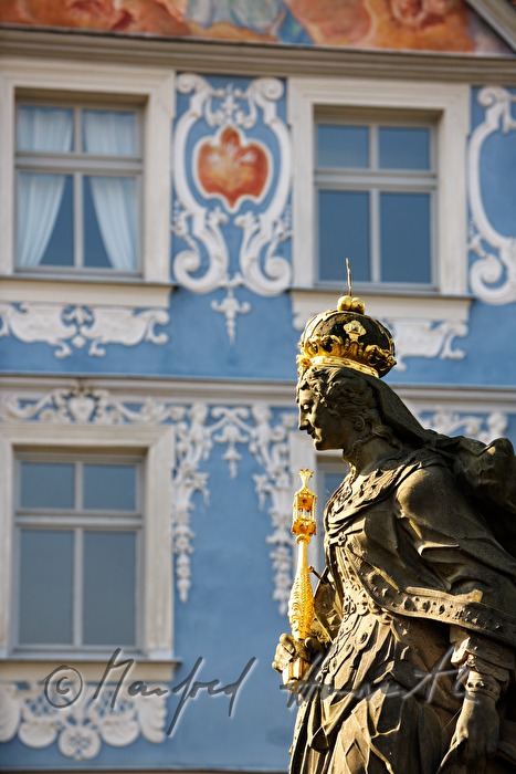 Kaiserin Kunigund (Statue from 1750) und Barockhaus