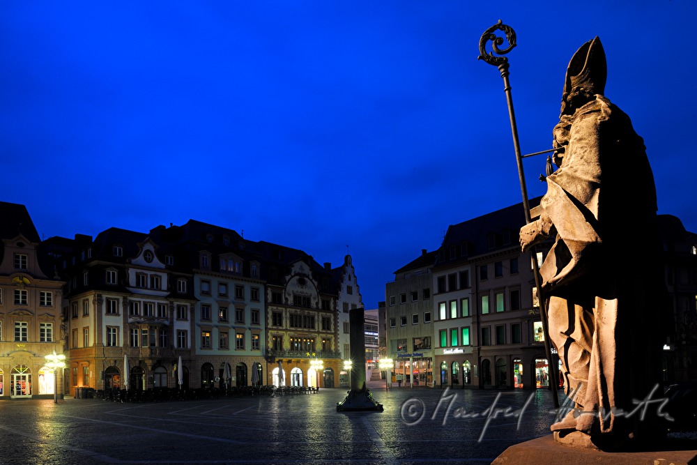 Denkmal des heiligen Bonifatius am Hauptplatz